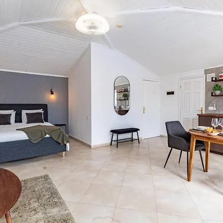 Spacious Victoria Heated Pool Callao Salvaje