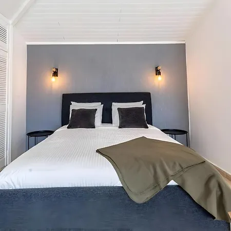 Willa Spacious Victoria Heated Pool