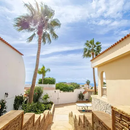 Spacious Victoria Heated Pool Willa Callao Salvaje