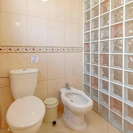 Willa Spacious Victoria Heated Pool