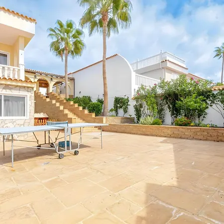 Spacious Victoria Heated Pool Willa