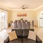 Spacious Victoria Heated Pool *