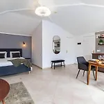 Spacious Victoria Heated Pool Villa