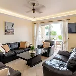 Spacious Victoria Heated Pool Villa *