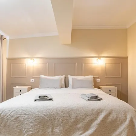 Spacious Victoria Heated Pool Callao Salvaje