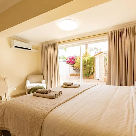 Spacious Victoria Heated Pool Villa