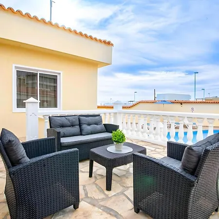 Spacious Victoria Heated Pool Vila *