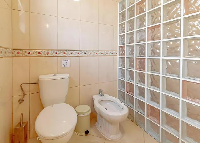 Vila Spacious Victoria Heated Pool