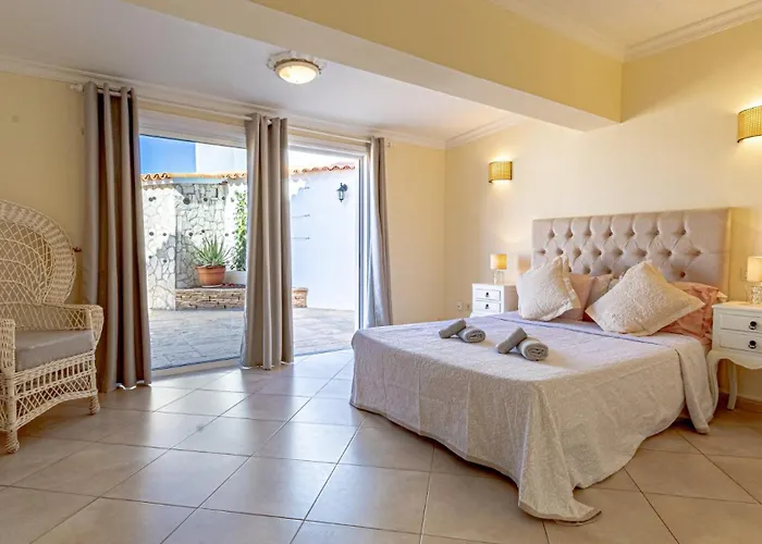 Spacious Victoria Heated Pool Vila Callao Salvaje