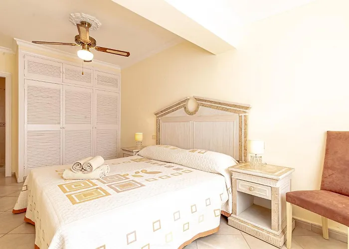 Spacious Victoria Heated Pool Vila Callao Salvaje