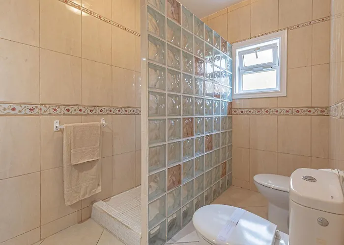 Spacious Victoria Heated Pool Vila Callao Salvaje