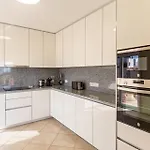 Vila Spacious Victoria Heated Pool *