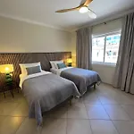 Spacious Victoria Heated Pool カジャオ・サルバヘ