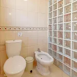 Vila Spacious Victoria Heated Pool