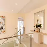 Spacious Victoria Heated Pool Vila *