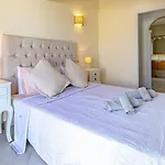 Vila Spacious Victoria Heated Pool *