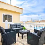 Spacious Victoria Heated Pool *