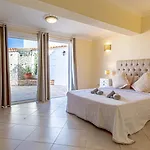 ヴィラ Spacious Victoria Heated Pool