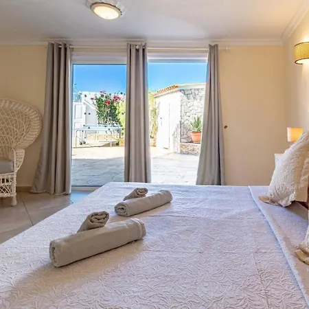 Victoria With Heated Pool Villa