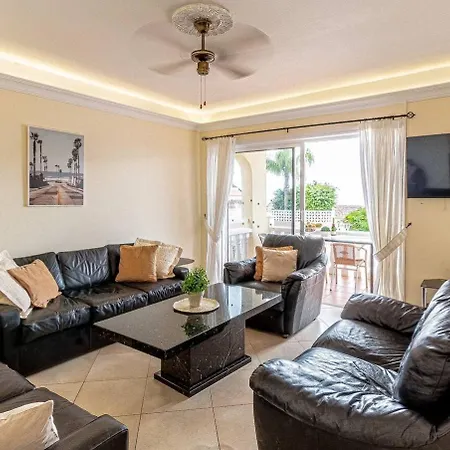 Victoria With Heated Pool Villa *