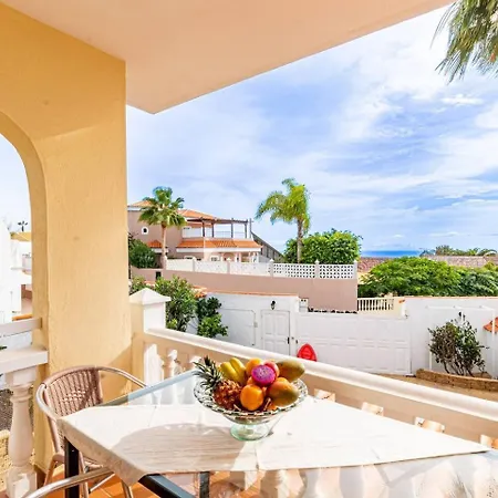 Spacious Victoria Heated Pool Кальяо-Сальвахе