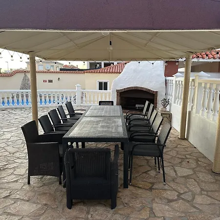 Вилла Spacious Victoria Heated Pool