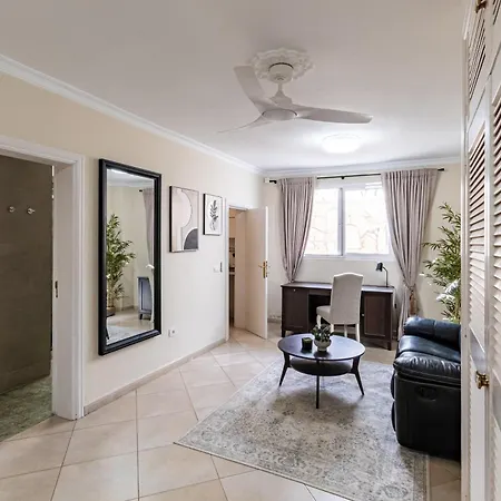 Spacious Victoria Heated Pool Кальяо-Сальвахе