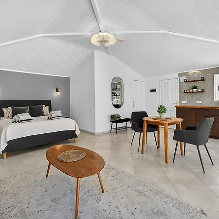 Spacious Victoria Heated Pool Villa