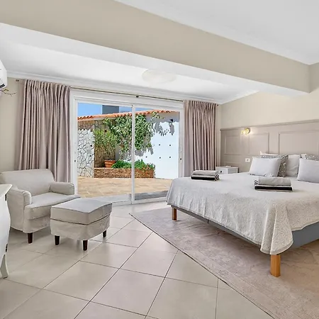 Spacious Victoria Heated Pool 卡亚俄萨尔瓦赫