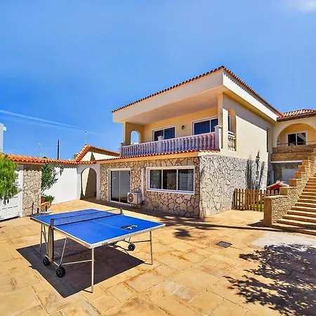 Spacious Victoria Heated Pool Callao Salvaje