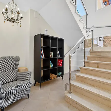 Spacious Victoria Heated Pool Villa