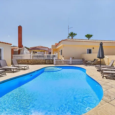 Spacious Victoria Heated Pool Villa Callao Salvaje