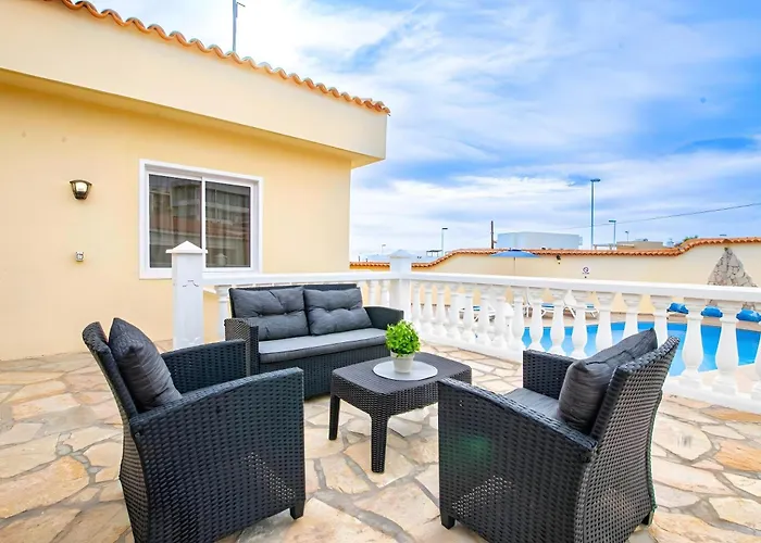 Spacious Victoria Heated Pool Villa *