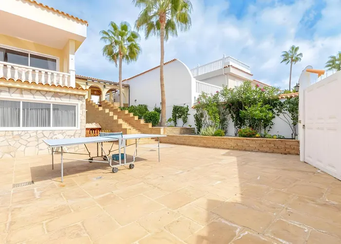 Spacious Victoria Heated Pool Villa