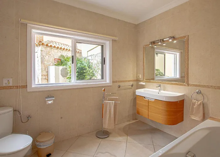 Spacious Victoria Heated Pool