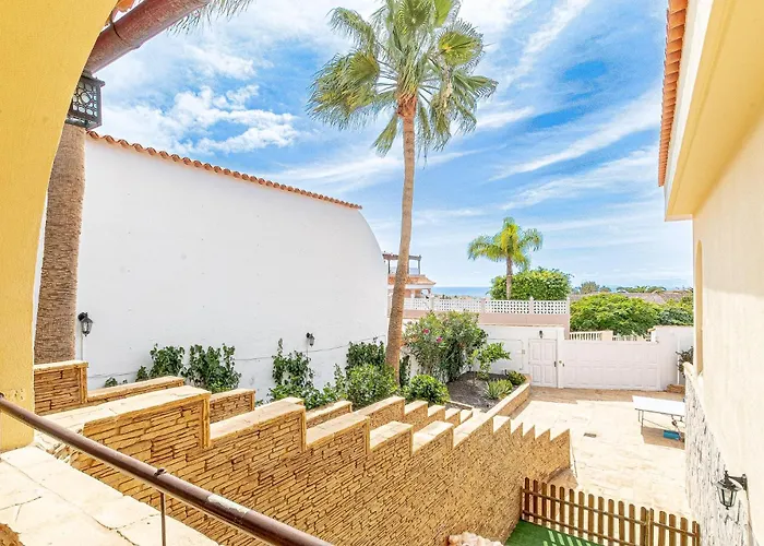 Spacious Victoria Heated Pool