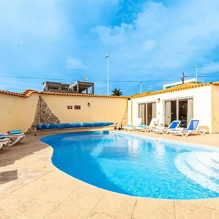 Spacious Victoria Heated Pool Villa *