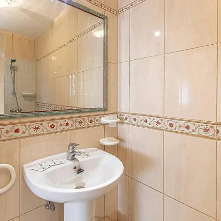 Villa Spacious Victoria Heated Pool