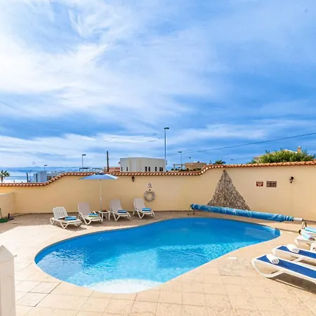 Spacious Victoria Heated Pool Villa