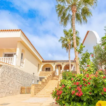 Spacious Victoria Heated Pool Callao Salvaje