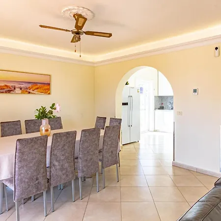 Villa Spacious Victoria Heated Pool Callao Salvaje