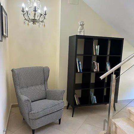 Spacious Victoria Heated Pool Villa *