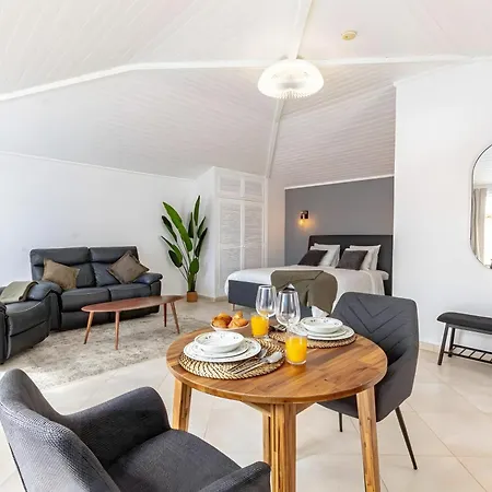 Spacious Victoria Heated Pool Villa